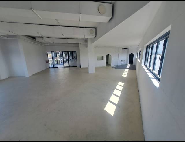 210M² BUSINESS CENTRE TO LET IN SUNNINGDALE